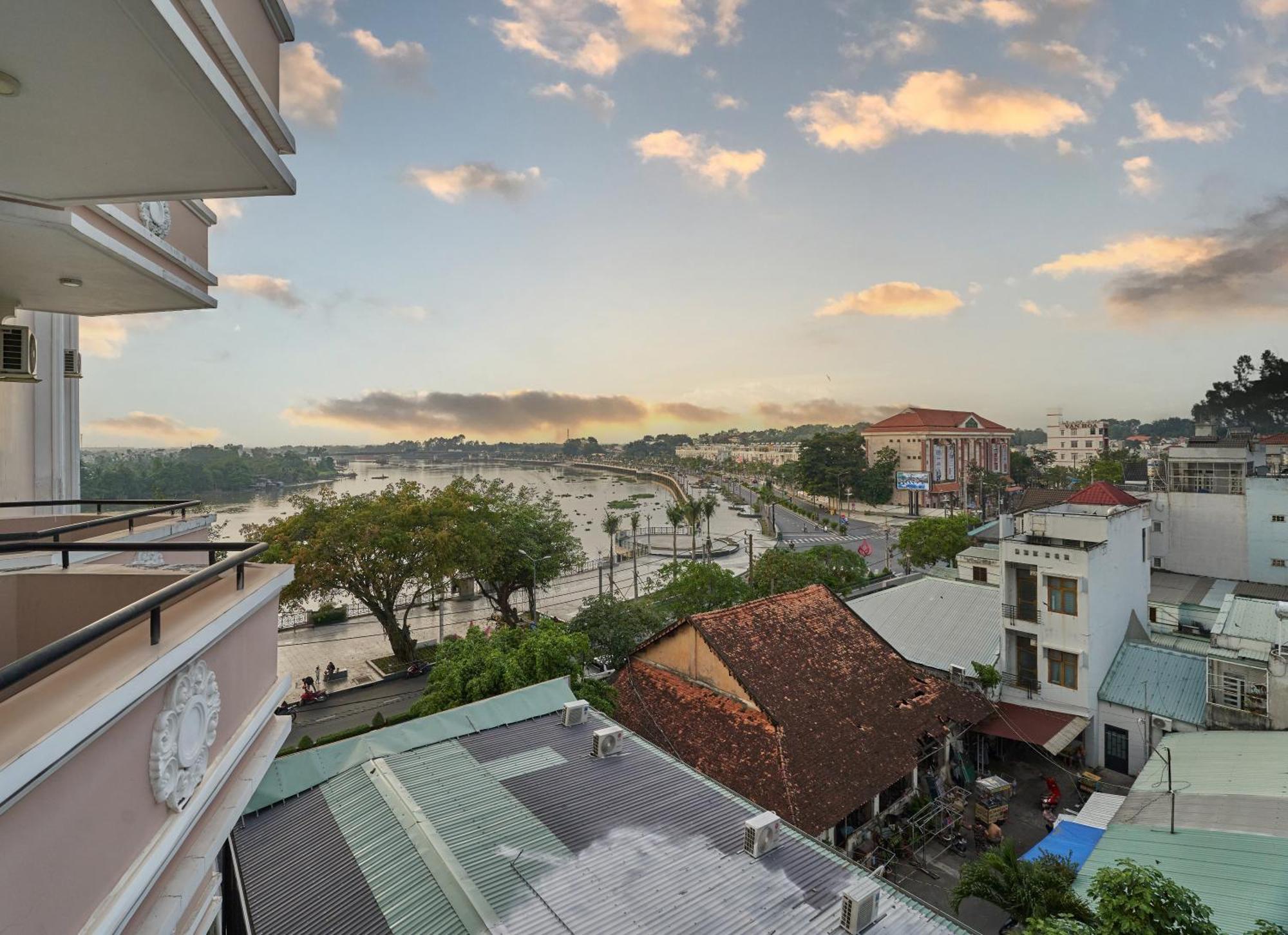 Bcons Riverside Hotel Binh Duong Thu Dau Mot Экстерьер фото